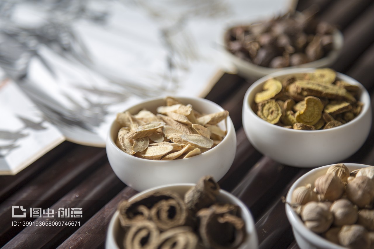 中国古风背景的多种中药特写